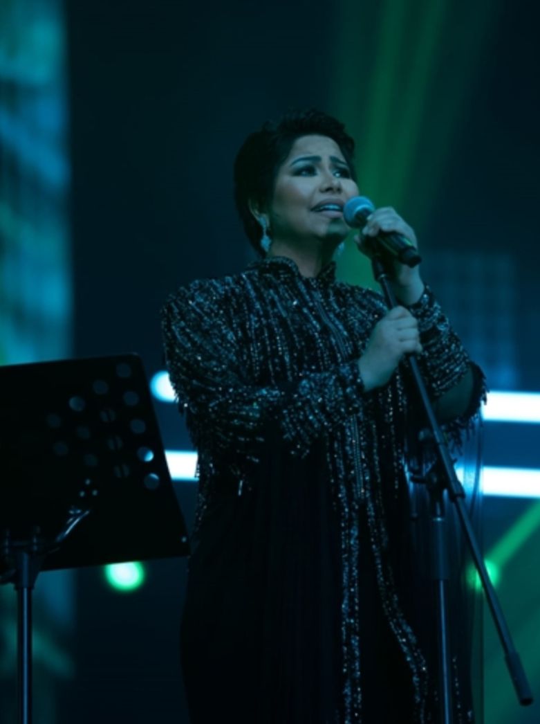شيرين عبدالوهاب تتألق في حفل العيد بالإمارات – فيديو وصور