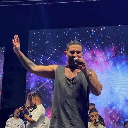 تقريبا ضربوه – أحمد سعد بـT-Shirt “مقطوع”