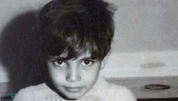 شاهد .. كبر وأصبح فناناً عربياً بشهرة عالمية.. خمنوا هوية هذا الطفل