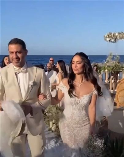 شاهد بنص عين – راقصة تجنن لـ”محمد فراج وبسنت شوقي”