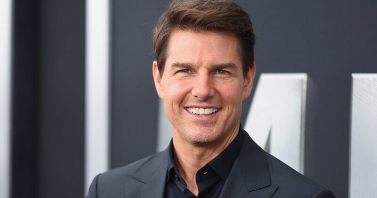 شاهد .. بالفيديو- توم كروز يذهل الجمهور بحضوره العرض الأول من فيلمه على متن هليكوبتر