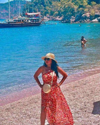 شاهد .. بالصورة - رانيا يوسف ترحب بالصيف بإطلالة مكشوفة