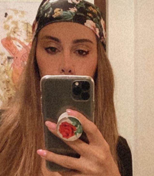 ياسمين رئيس تبرز رشاقتها بفستان اسود مجسم- شاهد