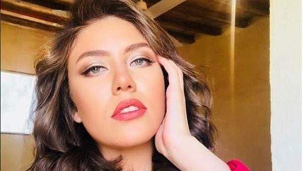 شاهد .. بالصورة - رحمة حسن بإطلالة مميزة من دون ماكياج