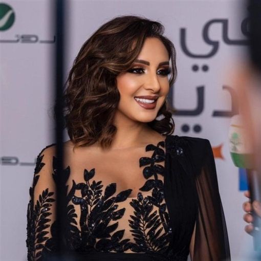 أنغام لبست فستان بـ200 الف جنيه – شاهد و عيط