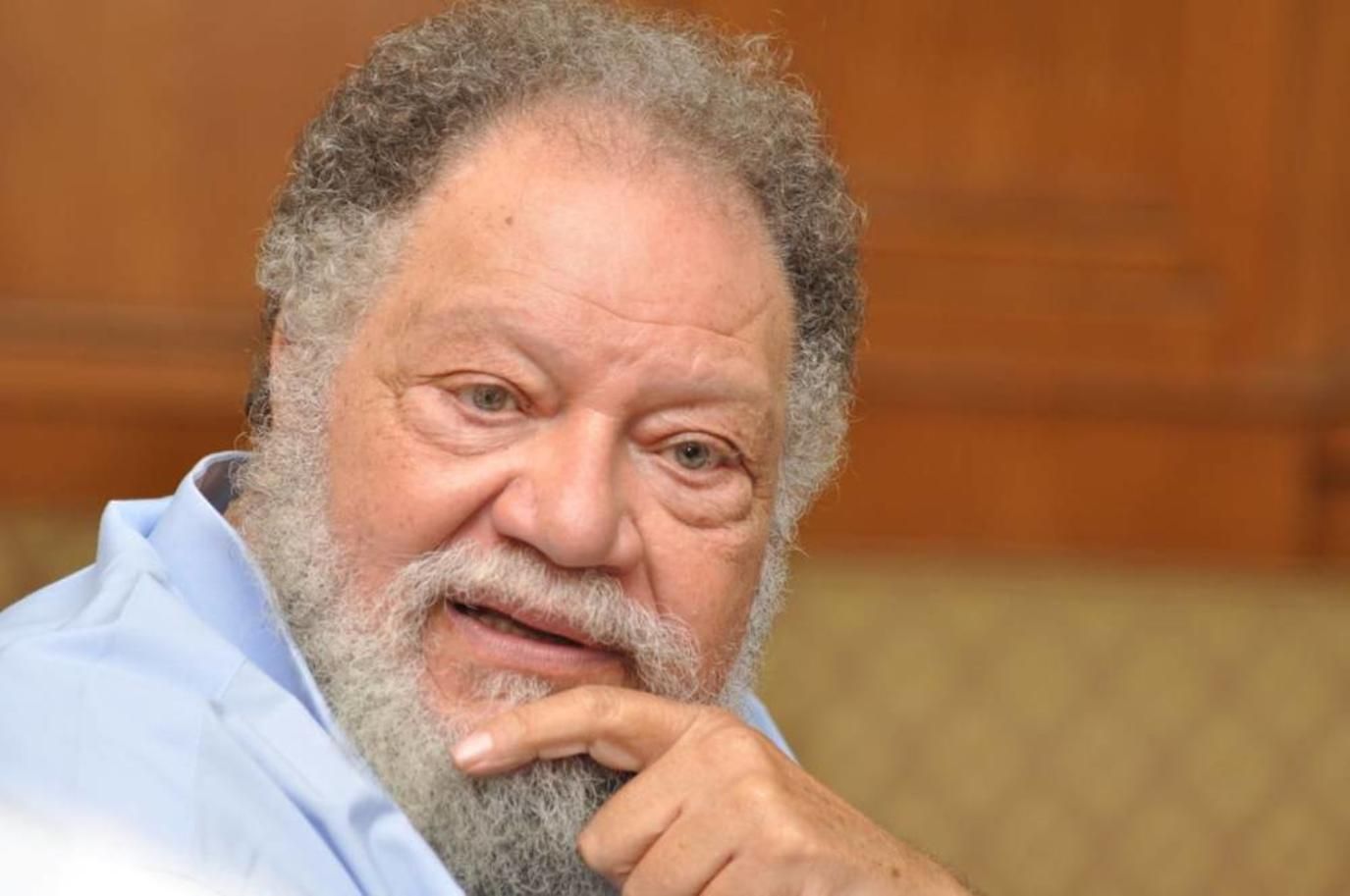 بطلوا شائعات يا كذابين: الفنان يحيى الفخراني على قيد الحياة