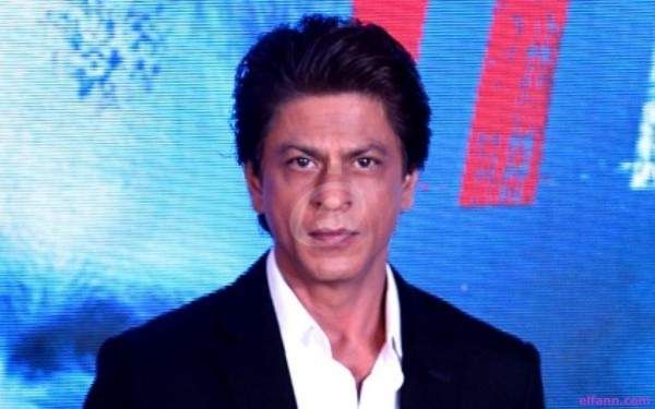 شاهد .. شاروخان مكرماً في فرنسا...والجائزة التي حصل عليها تفاجئ الجمهور