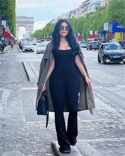 هيفاء وهبي تستعرض إنوثتها و مكشوف من فوق و تحت – شاهد