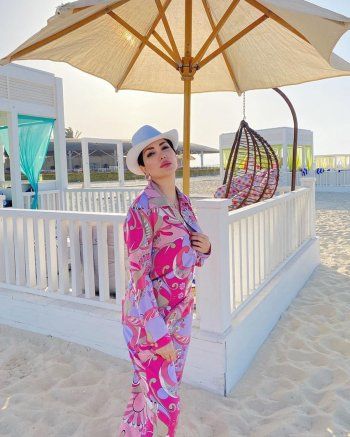 شاهد .. نسرين طافش تخطف الأنظار بإطلالتها الصيفية