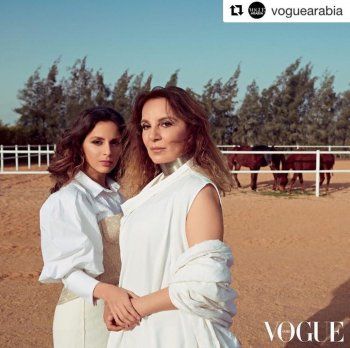 شاهد .. بالصورة - جميلة عوض بإطلالات مميزة برفقة والدتها