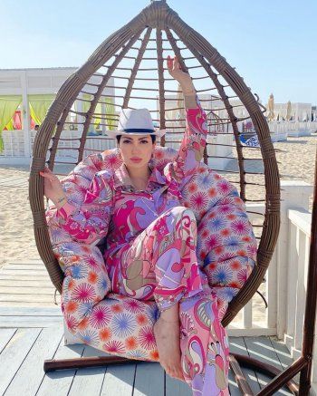 شاهد .. نسرين طافش تخطف الأنظار بإطلالتها الصيفية