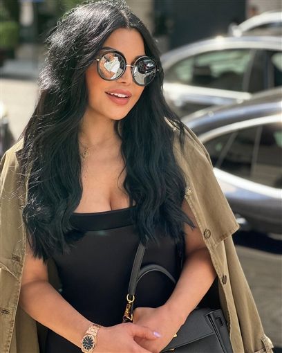 هيفاء وهبي تستعرض إنوثتها و مكشوف من فوق و تحت – شاهد