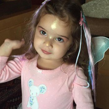 شاهد .. نادين نسيب نجيم تنشر صور نادرة لإبنتها.. والجمهور يتفاعل مع جمالها