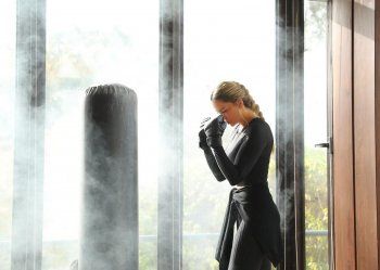 شاهد .. بالصورة - ريم مصطفى تستعرض مهارتها القتالية في رياضة الكيك بوكسينك