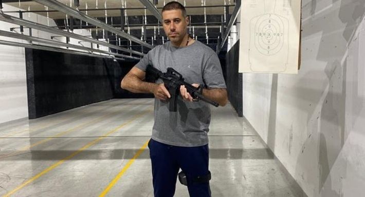 بالفيديو – تدريبات شاقة لـ”أحمد السعدني” على حمل السلاح وضرب النار