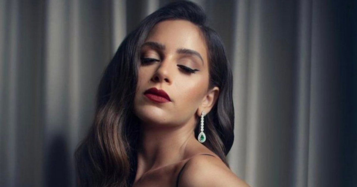 شاهد .. بالصورة - جميلة عوض بإطلالات مميزة برفقة والدتها