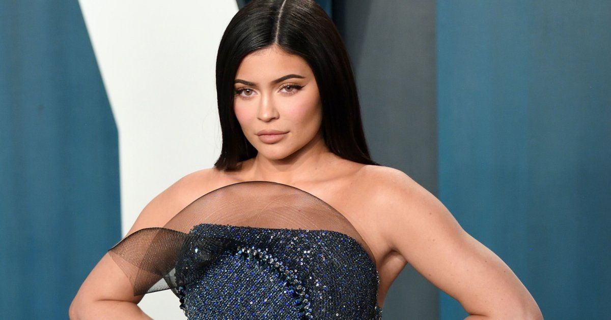 شاهد .. كايلي جينر تستعرض فترة حملها وولادتها إحتفالاً بعيد الأم- بالفيديو