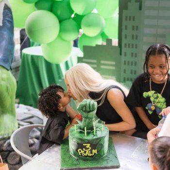 شاهد .. كيم كاردشيان تحتفل بعيد ميلاد إبنها.. شاهدوا إطلالتها