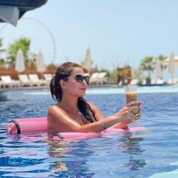 شاهد .. من على الشاطئ..ليليا الأطرش تستمتع بأشعة الشمس - بالصور