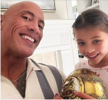 شاهد .. بالصورة- دواين جونسون فخور بإبنته لأنها وجدت شغفها