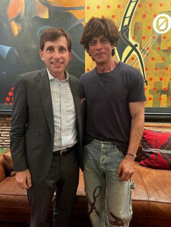 شاهد .. شكل شاروخان الجديد يصيب محبيه بالهلع وأخبار عن اصابته بمرض -بالصورة