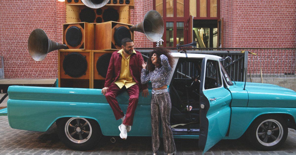 شاهد .. بالفيديو والصور- إبراهيم معلوف يطلق جديده الفني من خلال معزوفته "El Mundo" بمشاركة مغنية برازيلية