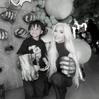 شاهد .. كيم كاردشيان تحتفل بعيد ميلاد إبنها.. شاهدوا إطلالتها