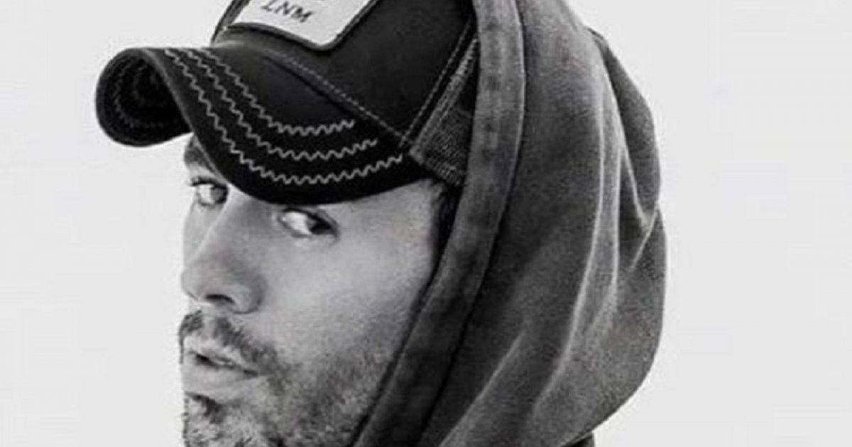 شاهد .. بالصورة - أنريكي إيغليسياس يحتفل بعيد ميلاده وزوجته توجه له هذه الرسالة