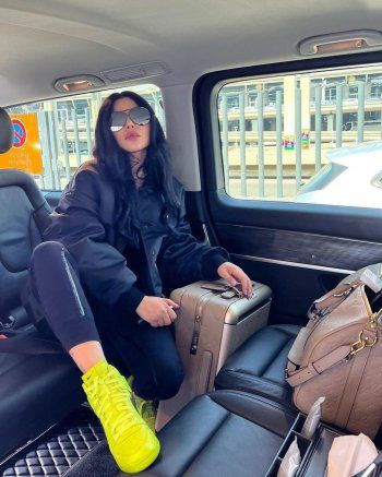 شاهد .. هيفا وهبي عائدة إلى لبنان.. وإطلالتها الكاجوال حديث المتابعين