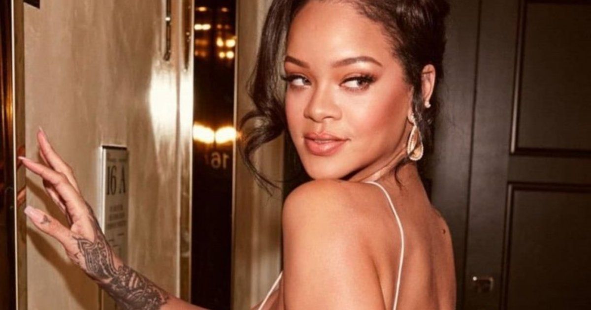 شاهد .. ريهانا تخطف الأنظار بأحدث ظهور لها