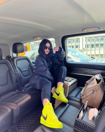 شاهد .. هيفا وهبي عائدة إلى لبنان.. وإطلالتها الكاجوال حديث المتابعين