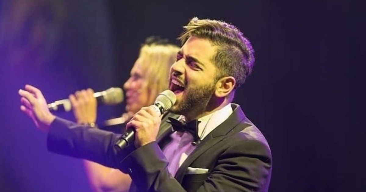 شاهد .. موري حاتم يحيي الحفل السنوي لـ Daffodil Ball والجمهور يتفاعل مع أدائه الرائع