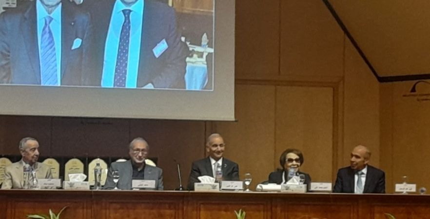 تكريم المنتج الكبير ممدوح الليثي وابطال “الطريق الي ايلات “والمخرجة انعام محمد علي تتسلم درع التكريم