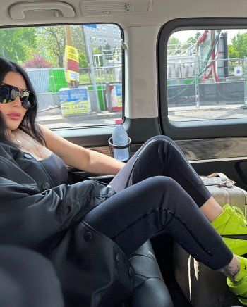 شاهد .. هيفا وهبي عائدة إلى لبنان.. وإطلالتها الكاجوال حديث المتابعين