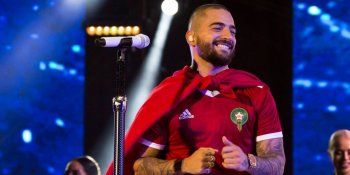 شاهد .. مالوما يستعرض عقداً ماسياً غريباً ويعلن موعد حفله في المغرب-بالفيديو