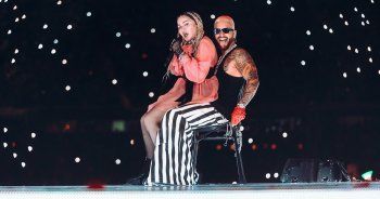 شاهد .. مالوما يستعرض عقداً ماسياً غريباً ويعلن موعد حفله في المغرب-بالفيديو