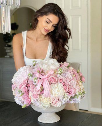 شاهد .. ماهلاغا جابري بإطلالة ناعمة للغاية.. وتلفت الأنظار بورودها