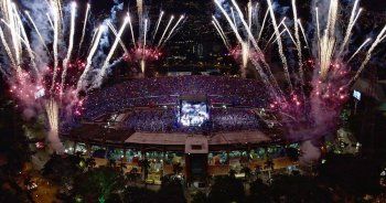 شاهد .. مالوما يستعرض عقداً ماسياً غريباً ويعلن موعد حفله في المغرب-بالفيديو