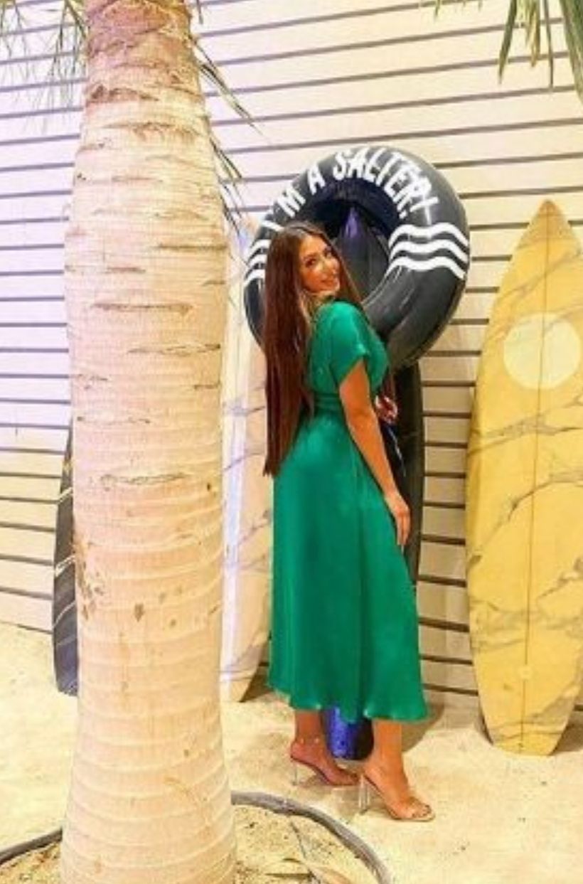 سارة سلامة تخطف الانظار بإطلالتها الجريئة- شاهد