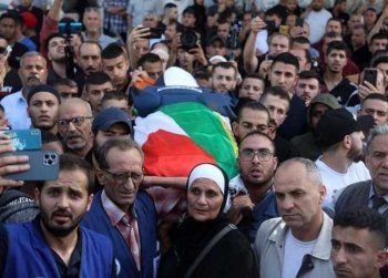 شاهد .. بالصور- تشييع مهيب لجثمان المراسلة الفلسطينية شيرين أبو عاقلة