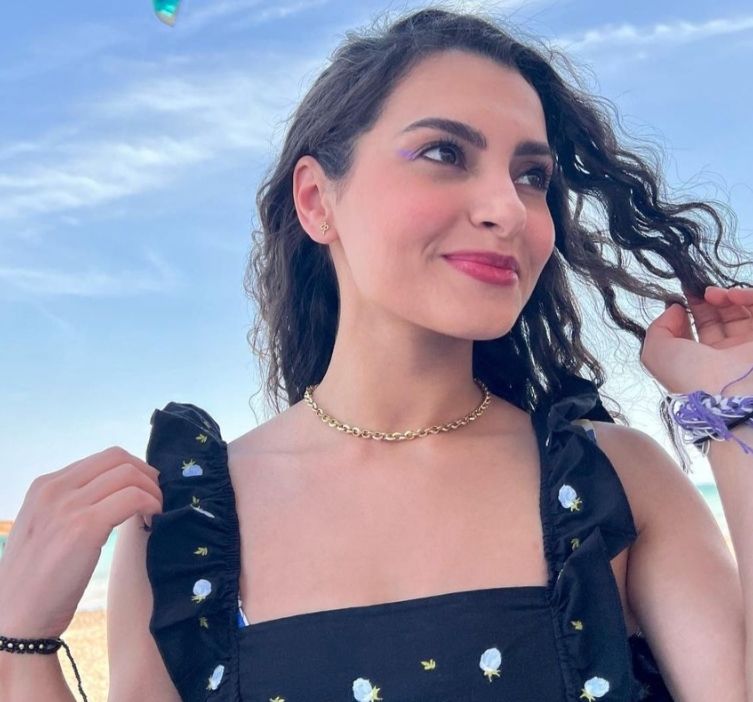 كارمن سليمان تستمتع بعطلتها الصيفية علي البحر في دهب- شاهد