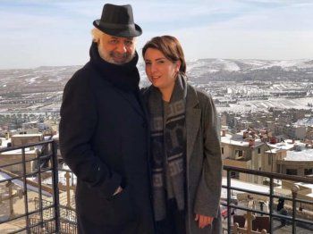 شاهد .. أيمن زيدان يعايد "صديقته الغالية" في عيد ميلادها وينشر صورهما سوياً