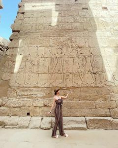 اتفرج – عود البطل نسرين طافش تستعرض كافة مفاتنها في معبد الكرنك