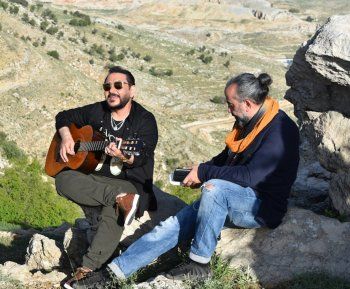 شاهد .. خاص الفن- الصور الأولى من كليب أغنية قاسم السلطان المرتقبة "أحبك من بديت"