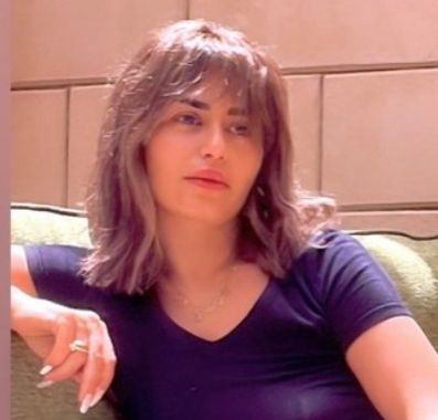 بهوت شورت.. منة فضالي تخطف الانظار بإطلالة صيفية مميزة- شاهد