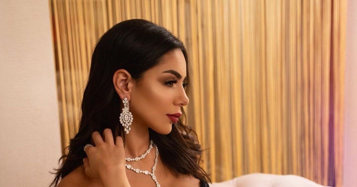 شاهد .. ظهور شمس الملا برفقة والدتها.. والشبه بينهما كبير