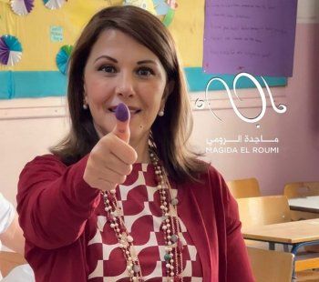 شاهد .. ماجدة الرومي تمارس حقها في الإقتراع-بالصورة