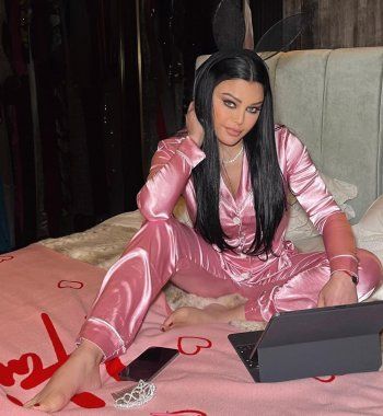 شاهد .. هيفا وهبي تشعل مواقع التواصل الإجتماعي بصورها.. هذا ما ارتدته