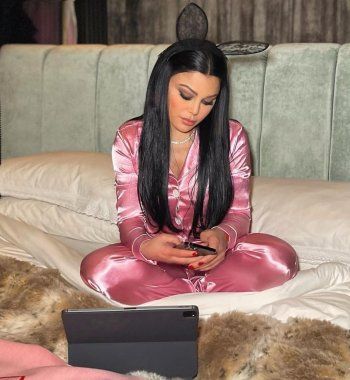 شاهد .. هيفا وهبي تشعل مواقع التواصل الإجتماعي بصورها.. هذا ما ارتدته