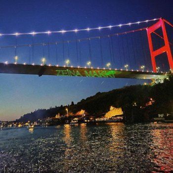 شاهد .. زينة مكي تحتفل بعيد ميلادها بأجواء رائعة.. وإسمها يظهر على جسر البوسفور